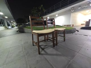 Dining Chairs, Bar Stools & Bar Tables 收藏品 3