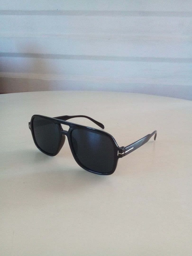 Tom Ford Falconer black oversized square Aviator sunglasses (Category: Sunglasses & Eyewear) located in Makati City. Submitted by pinkeealvarez (Listing ID 1469214067, Image 1). Description: .