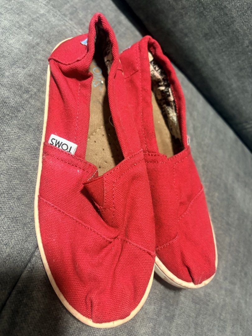 Toms espadrille (Category: Babies & Kids Fashion) located in Manila. Submitted by louisena28 (Listing ID 1469388534, Image 3). Description: 🧡 FOR SALE: ORIGINAL TOMS ESPADRILLE SHOES 🧡 ✨ Brand: Toms ✨ Color: Red ✨ Size: USA 1 ✨ Style: Closed-toe espadrille flats 📌 Pre-loved item 💰 Selling Price: ₱_____ (Negotiable) PM me for inquiries! First come, first served. 🛍️.
