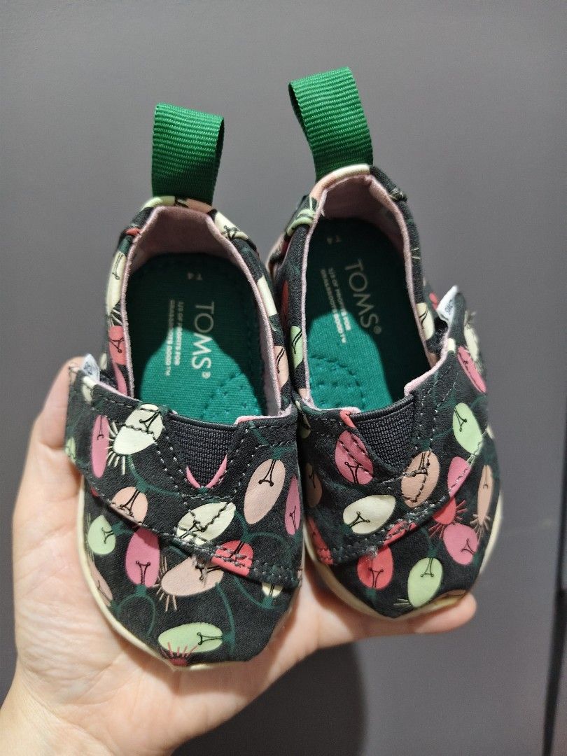 TOMS KIDS ALPARGATA (Category: Babies & Kids Fashion) located in Angeles City. Submitted by kalacutie (Listing ID 1469292092, Image 2). Description: preloved authentic from UAE RFS: outgrown.