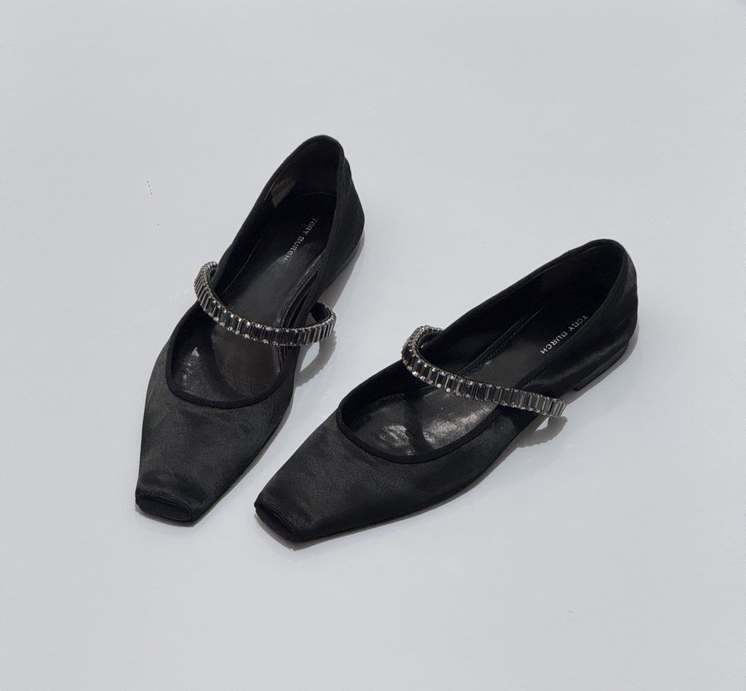 Tory Burch (Category: Flats & Sandals) located in Quezon City. Submitted by byuklph (Listing ID 1469323385, Image 1). Description: Authentic 💯size38.5 Excellent condition normal signs of wear no inclusion .