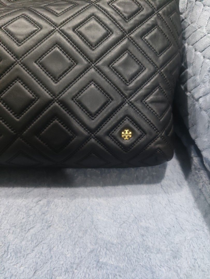 Tory Burch Quilted Leather Tote Bag Black (Category: Tote Bags) located in Cainta. Submitted by kluxurychoices (Listing ID 1469235350, Image 3). Description: Authentic Tory Burch Bag U.S bought very nice in actual .