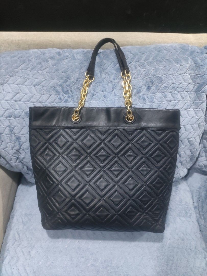 Tory Burch Quilted Leather Tote Bag Black (Category: Tote Bags) located in Cainta. Submitted by kluxurychoices (Listing ID 1469235350, Image 2). Description: Authentic Tory Burch Bag U.S bought very nice in actual .