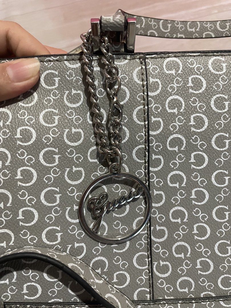 Tote Bag (Category: Tote Bags) located in Manila. Submitted by nina122386 (Listing ID 1469166086, Image 2). Description: OG GUESS TOTE BAG.