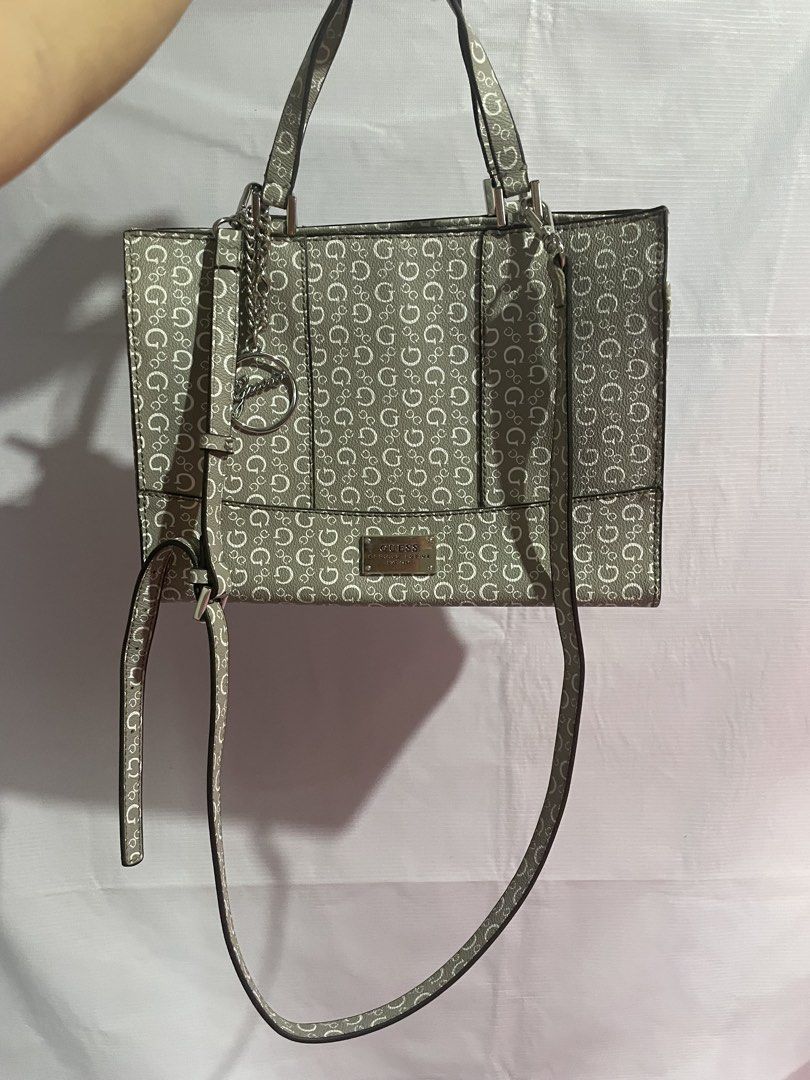 Tote Bag (Category: Tote Bags) located in Manila. Submitted by nina122386 (Listing ID 1469166086, Image 1). Description: OG GUESS TOTE BAG.