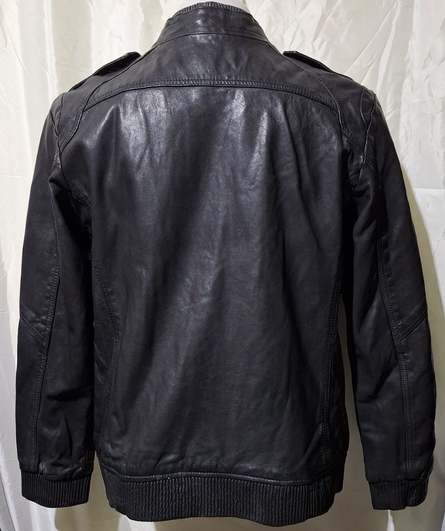 Tough leather gear (Category: Coats, Jackets and Outerwear) located in Baguio. Submitted by thriftrot (Listing ID 1469389252, Image 3). Description: Tough military gear Cafe bomber Excellent No issue Medium Loc: baguio Add shipping fee Ganda nito mga sir 28k srp 2,880 pesos only.