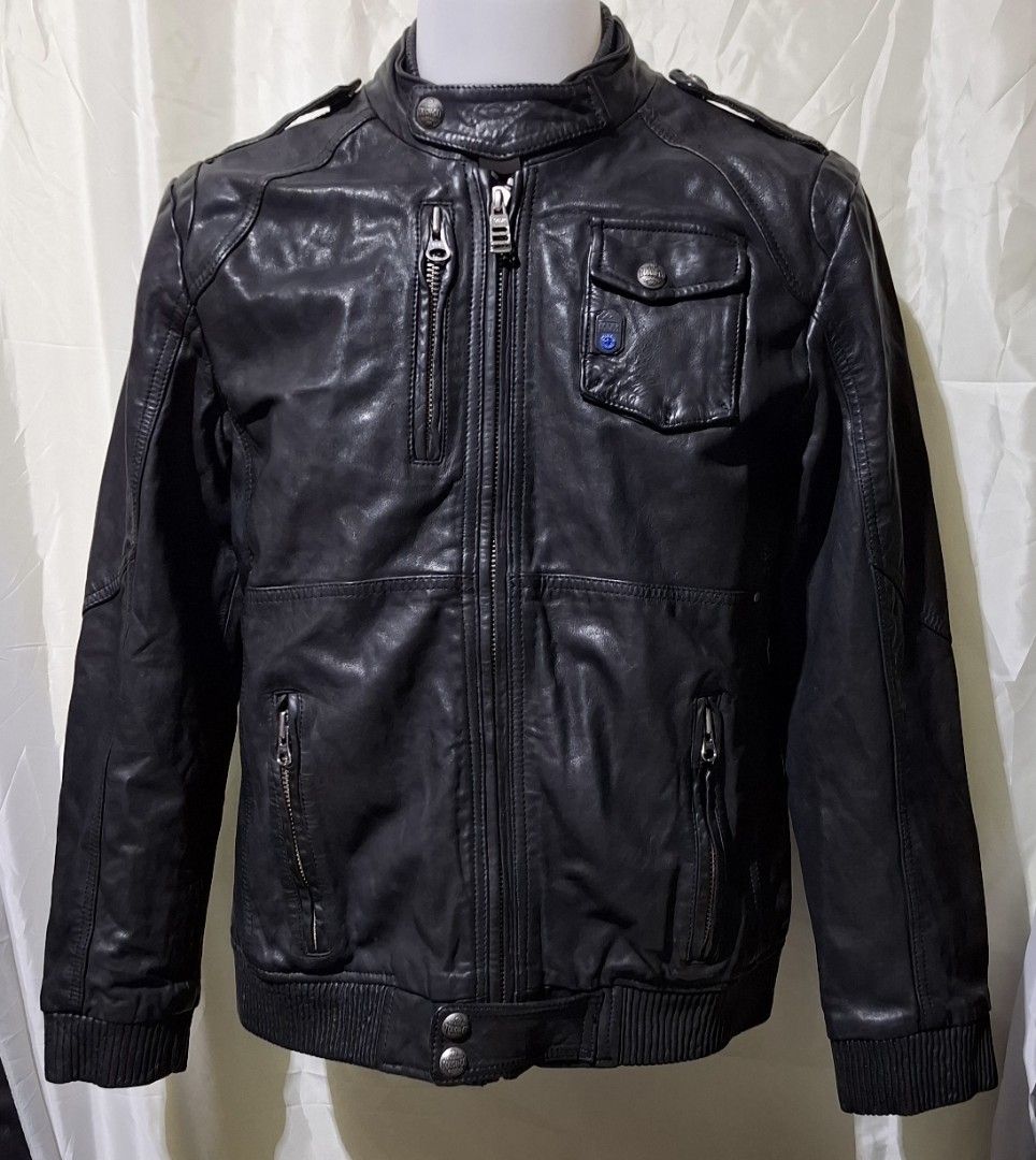 Tough leather gear (Category: Coats, Jackets and Outerwear) located in Baguio. Submitted by thriftrot (Listing ID 1469389252, Image 1). Description: Tough military gear Cafe bomber Excellent No issue Medium Loc: baguio Add shipping fee Ganda nito mga sir 28k srp 2,880 pesos only.