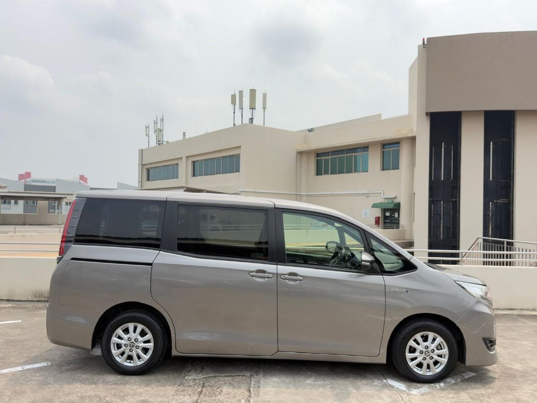 Toyota Noah Hybrid 1.8A X Auto, Cars, Used Cars on Carousell