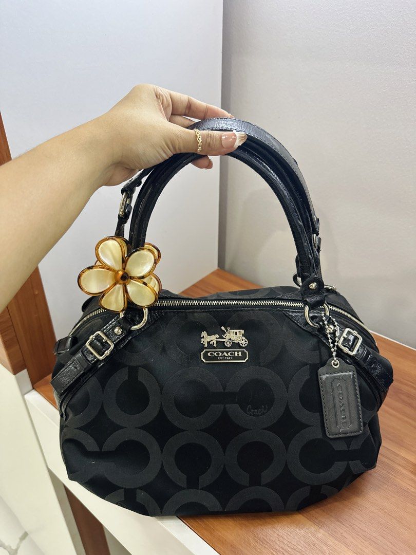 Triple Black Coach Madison (Two-Way) (Category: Shoulder Bags) located in San Pablo. Submitted by jam.vintagefinds (Listing ID 1469322135, Image 1). Description: 📍 San Pablo City Laguna.