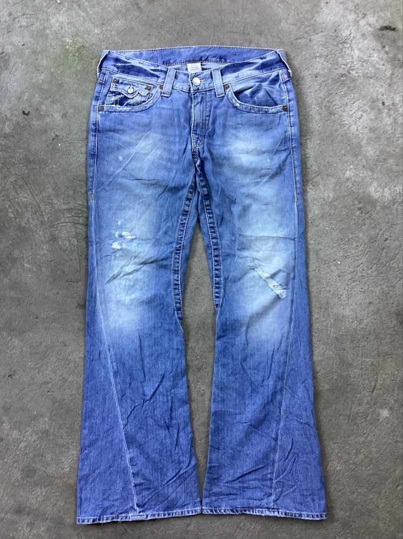 True Religion (Category: Jeans) located in Siaton. Submitted by thrift_bor (Listing ID 1469165104, Image 2). Description: True Religion (Flare Jeans)♻️ Waist: 33 Length: 43 Hem: 11 Very good condition 8.5/10 Issue: Heel drag(see comments) Price📩 Dumaguete City.