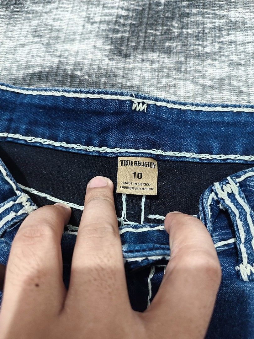 True Religion Stretchable (Category: Jeans) located in Cebu City. Submitted by haryvyylyynn (Listing ID 1469301222, Image 3). Description: True Religion Waist 26 1350.