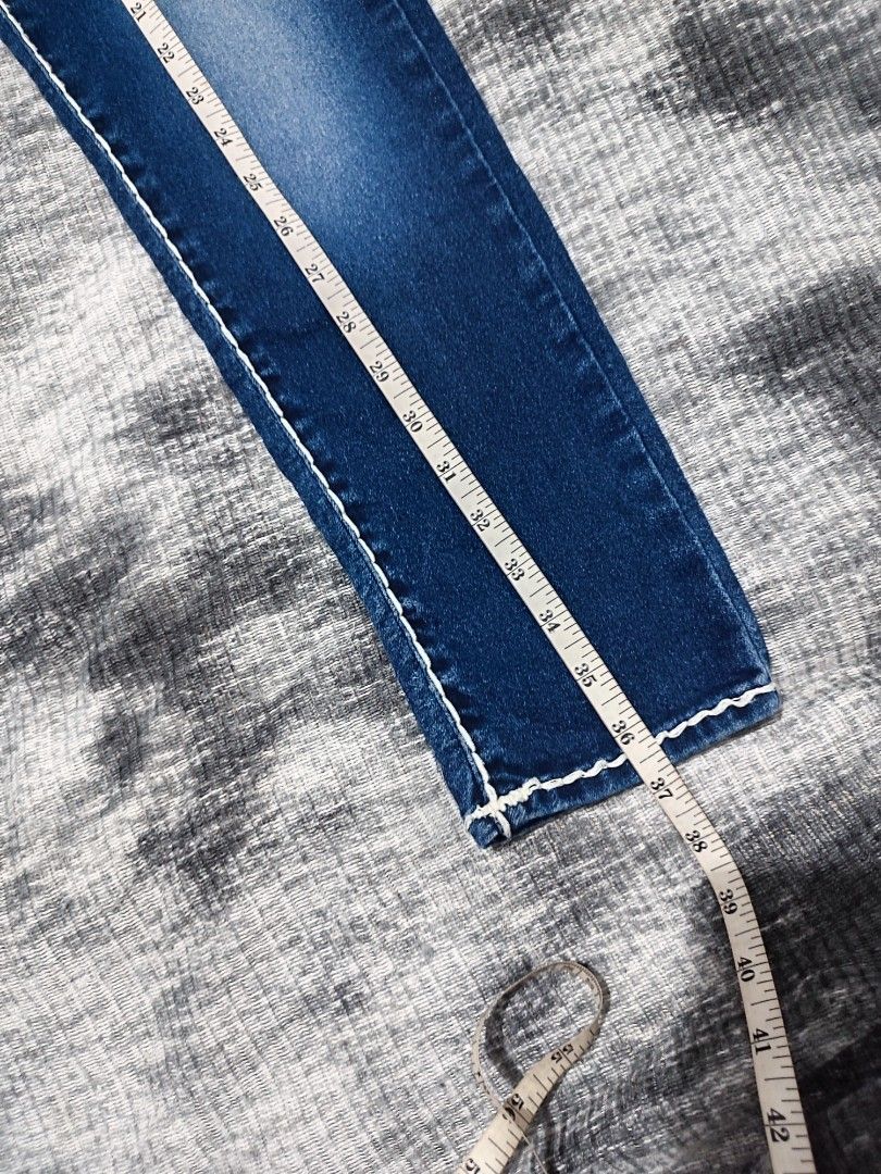 True Religion Stretchable (Category: Jeans) located in Cebu City. Submitted by haryvyylyynn (Listing ID 1469301222, Image 2). Description: True Religion Waist 26 1350.