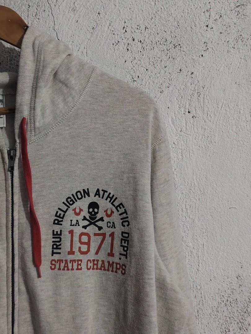 True religion hoodie (Category: Coats, Jackets and Outerwear) located in Taguig. Submitted by castofffinds (Listing ID 1469310141, Image 3). Description: Size XXL fits XL.