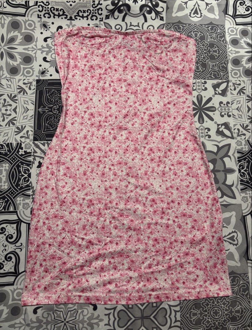 Tube Dress (Category: Dresses) located in Marikina City. Submitted by shanctuarykrrt (Listing ID 1469359527, Image 1). Description: .