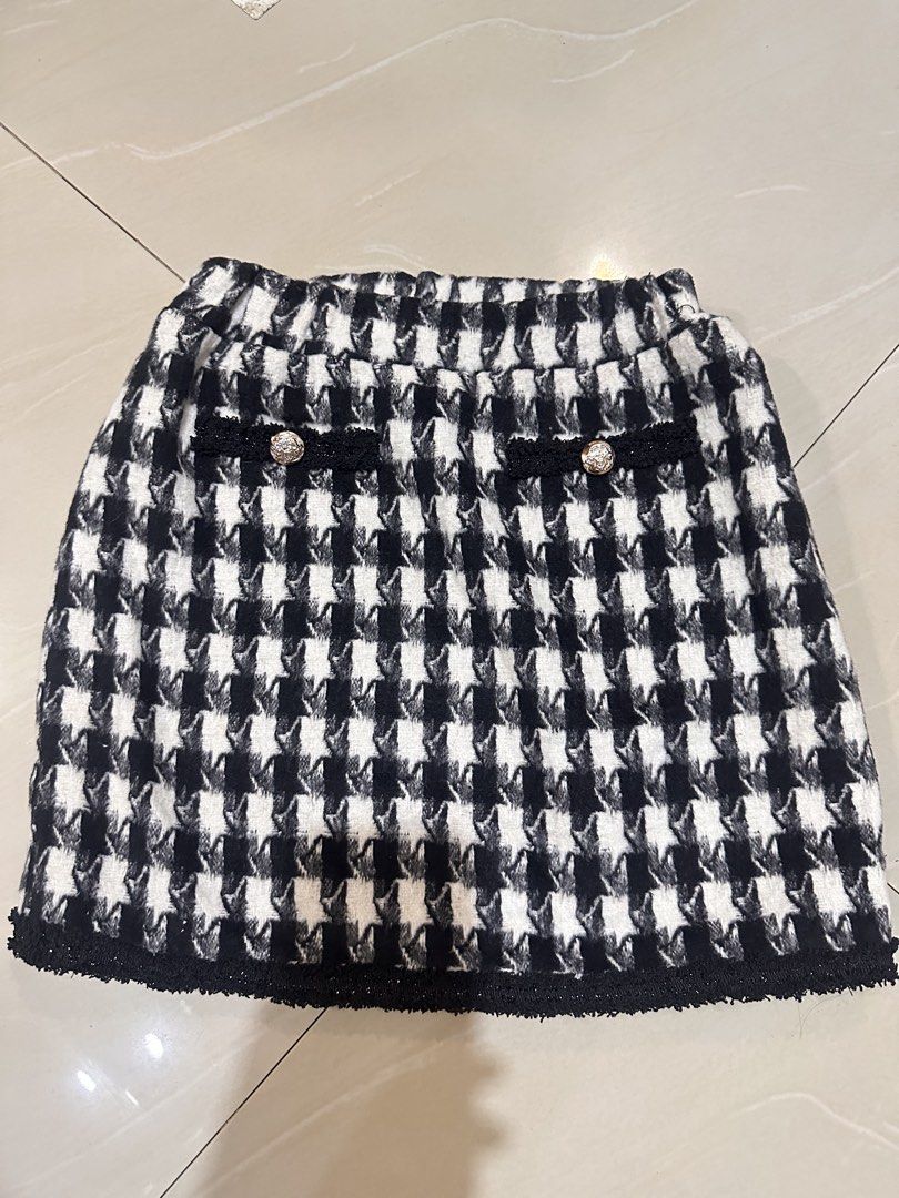 Tweed skirts for kids (Category: Babies & Kids Fashion) located in Tandag. Submitted by kawaiispreloved (Listing ID 1469248733, Image 2). Description: 1. Size 140, 9-10 y/o 2. 4-6 y/o 3. 5-7 y/o 4. 3-5 y/o 280 each, take all 1k.