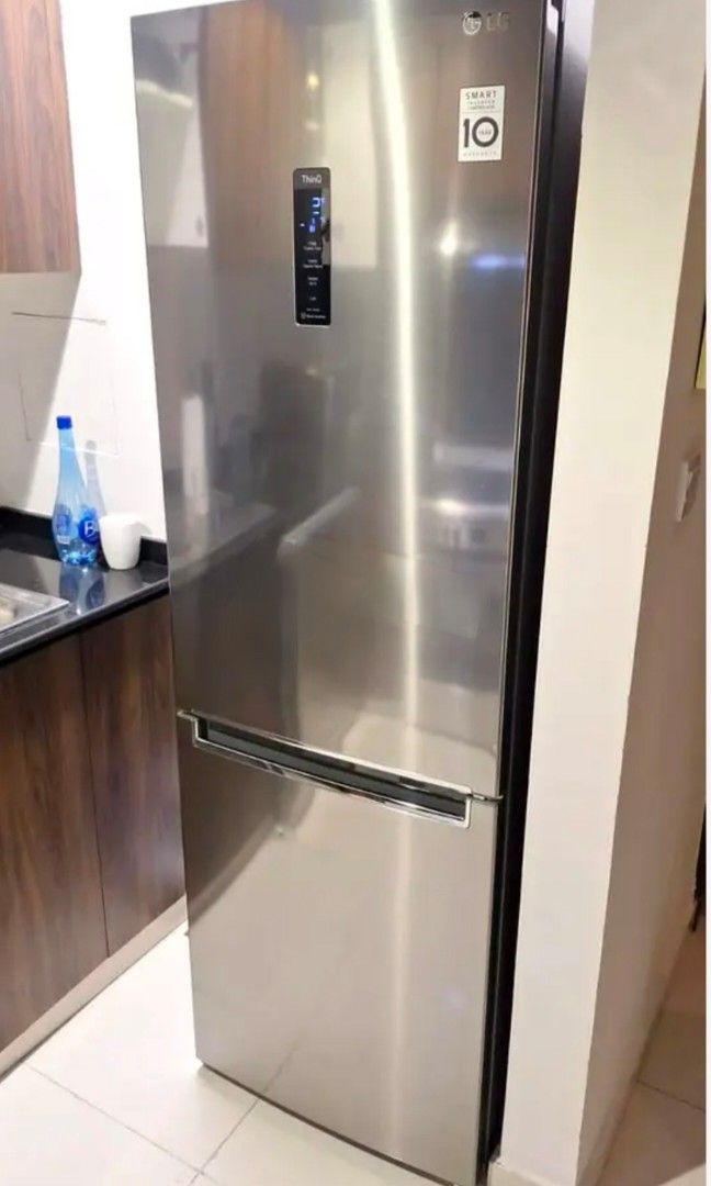 Two door ref (Category: Refrigerators and Freezers) located in Amadeo. Submitted by simney6231 (Listing ID 1469225026, Image 1). Description: .