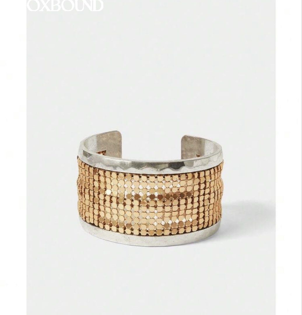 Two tone bangle (Category: Announcements) located in Las Pinas. Submitted by silvader (Listing ID 1469290006, Image 1). Description: Brand new.