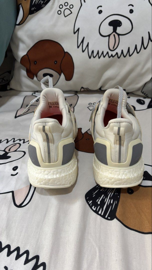 Ultaboost reflrctive size 8us (Category: Sneakers) located in Manila. Submitted by sliping4restrenzie13 (Listing ID 1469167669, Image 3). Description: Ultra boost reflective in good condition brought i KSA genuine addidas.
