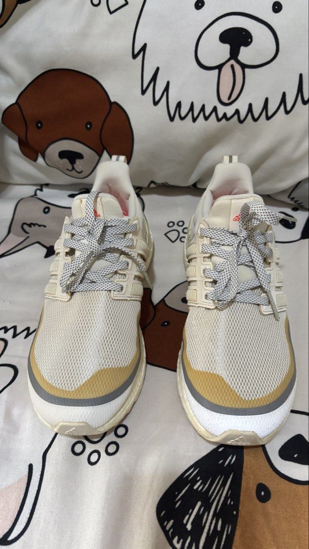 Ultaboost reflrctive size 8us (Category: Sneakers) located in Manila. Submitted by sliping4restrenzie13 (Listing ID 1469167669, Image 2). Description: Ultra boost reflective in good condition brought i KSA genuine addidas.