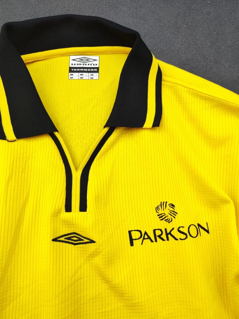 Umbro Jersey Tee (Category: Tshirts & Polo Shirts ) located in Bulacan. Submitted by emilj23 (Listing ID 1469169328, Image 2). Description: Umbro Jersey Tee Size L on tag L 29 W 23 Condition 9/10 Color rate 9/10 No Issue.
