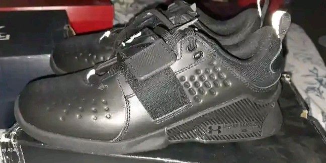 Under armour 8.5 us women (Category: Sneakers) located in Manila. Submitted by dreamweaver25 (Listing ID 1469354568, Image 2). Description: brand new orig under armour lifter black 8.5 us women.