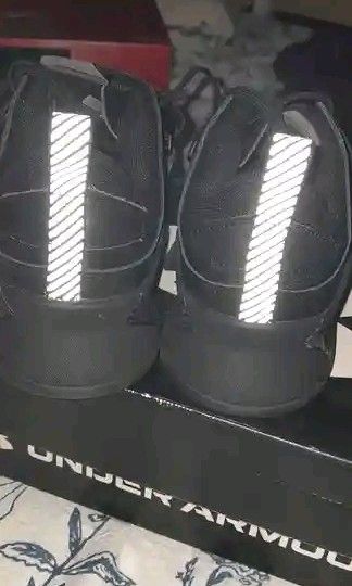 Under armour 8.5 us women (Category: Sneakers) located in Manila. Submitted by dreamweaver25 (Listing ID 1469354568, Image 3). Description: brand new orig under armour lifter black 8.5 us women.