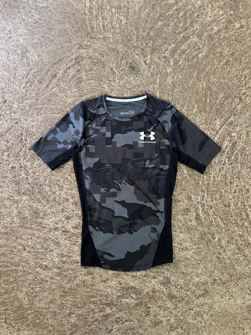 Under armour compression shirt (Category: Activewear) located in Manila. Submitted by 1moredrop (Listing ID 1469166294, Image 1). Description: plus sf🏷️ mop: gcash/paymaya📌 courier: jnt/flash express📌 Condition 8/10📌 Color rate 8/10📌 Complete tags📌 crack prints📌 Check details for issue📌.