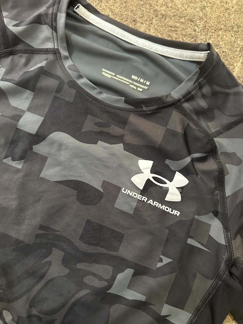 Under armour compression shirt (Category: Activewear) located in Manila. Submitted by 1moredrop (Listing ID 1469166294, Image 3). Description: plus sf🏷️ mop: gcash/paymaya📌 courier: jnt/flash express📌 Condition 8/10📌 Color rate 8/10📌 Complete tags📌 crack prints📌 Check details for issue📌.