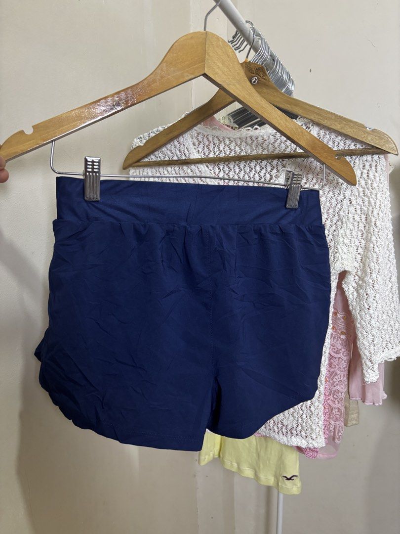 Under Armour Navy Blue Athletic Shorts (Category: Shorts) located in Ajuy. Submitted by galitsabarat (Listing ID 1469339948, Image 3). Description: - Brand: Under Armour - Color: Navy blue with white logo on lower left hem - Fit: Comfortable elastic waistband - Material: Lightweight and easy to move in - Ideal for: Workouts, running, or casual wear.