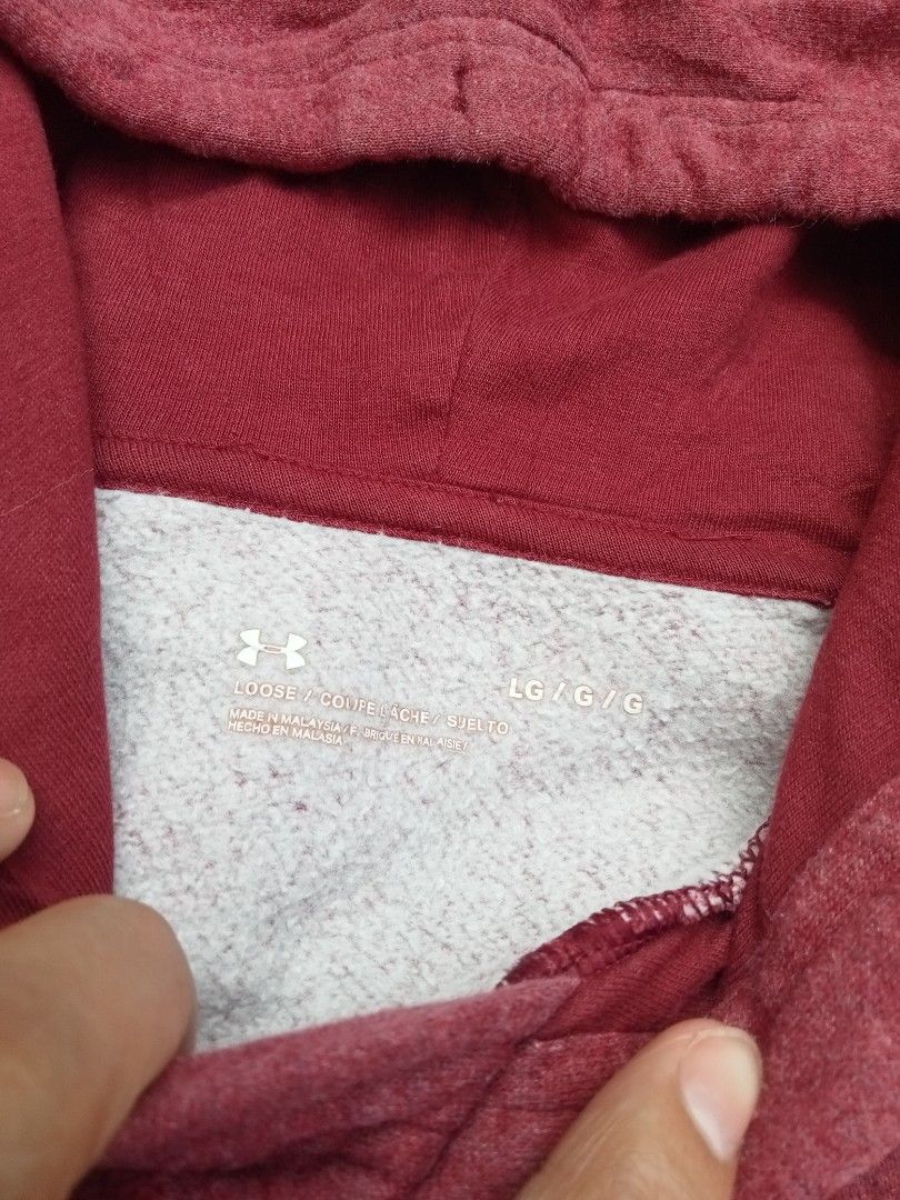 Under Armour Red Hoodie Size L (Category: Hoodies) located in Bais. Submitted by gelothrifts (Listing ID 1469186587, Image 2). Description: - Brand: Under Armour - Style: Loose fit hoodie - Color: Heather Red - Size: Large - Details: Drawstrings intact, front kangaroo pocket, small patch logo on left chest, ribbed cuffs and hem - Flaws: Has a few tiny scratches sa part na malapit sa ribbings.