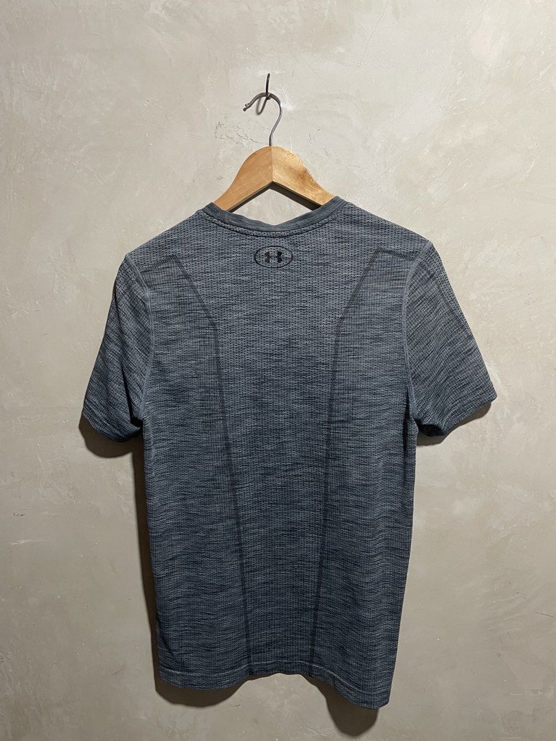 Under Armour Threadborne Fitted T-Shirt (Category: Activewear) located in Zamboanga. Submitted by guthens (Listing ID 1469294325, Image 2). Description: Condition- good Issue- none Color rate- 9.5/10 .