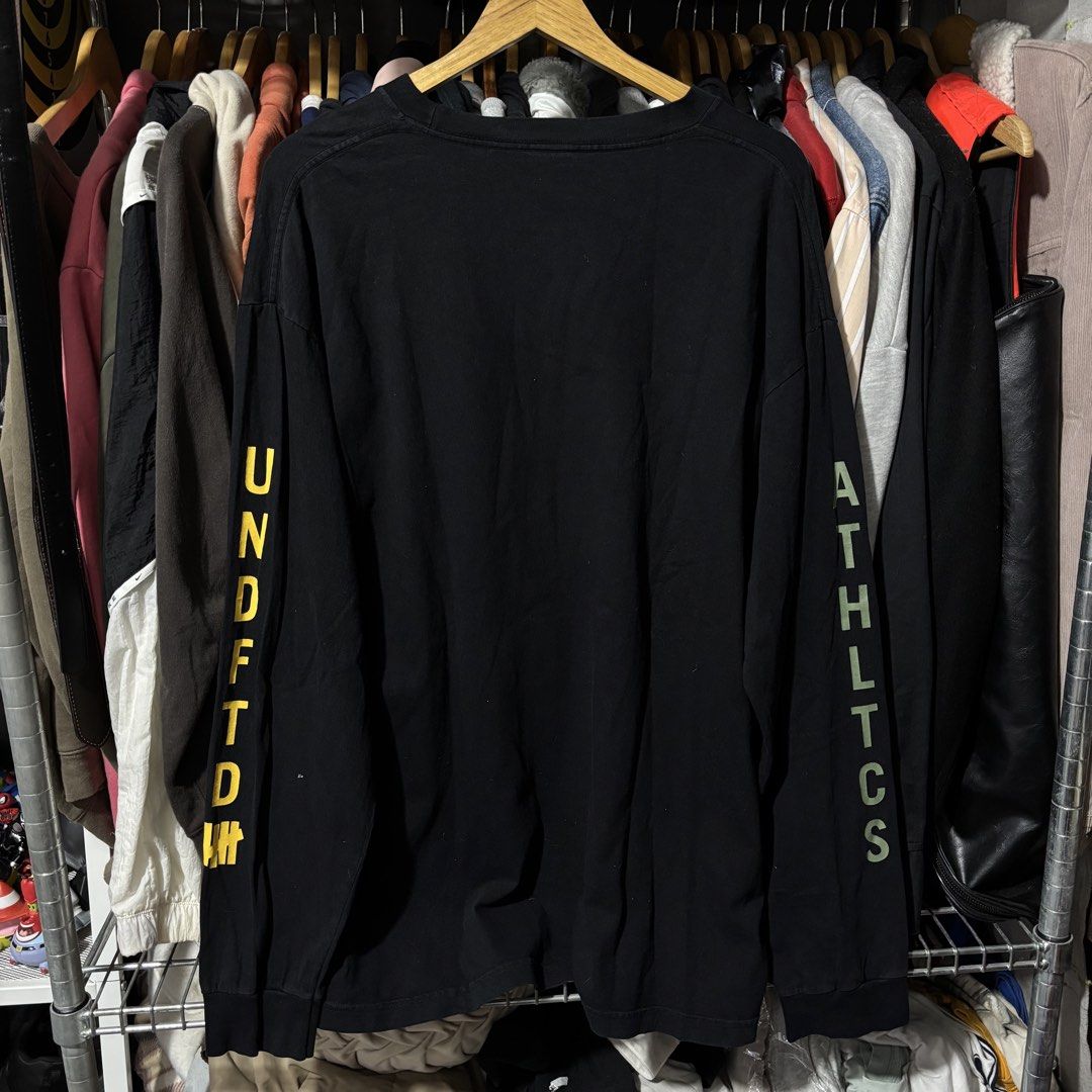 UNDFTD Los Angeles Longsleeve Black Size Large (Category: Coats, Jackets and Outerwear) located in Caloocan City. Submitted by bonsatocha43876 (Listing ID 1469324773, Image 2). Description: - Brand: Undefeated - Color: Black - Size: Large (Width: 25 inches, Length: 31 inches) - Condition: Brand new with complete tags attached - Details: Undftd Los Angeles chest print with graphic text prints on both sleeves - Style: Perfect streetwear piece for e
