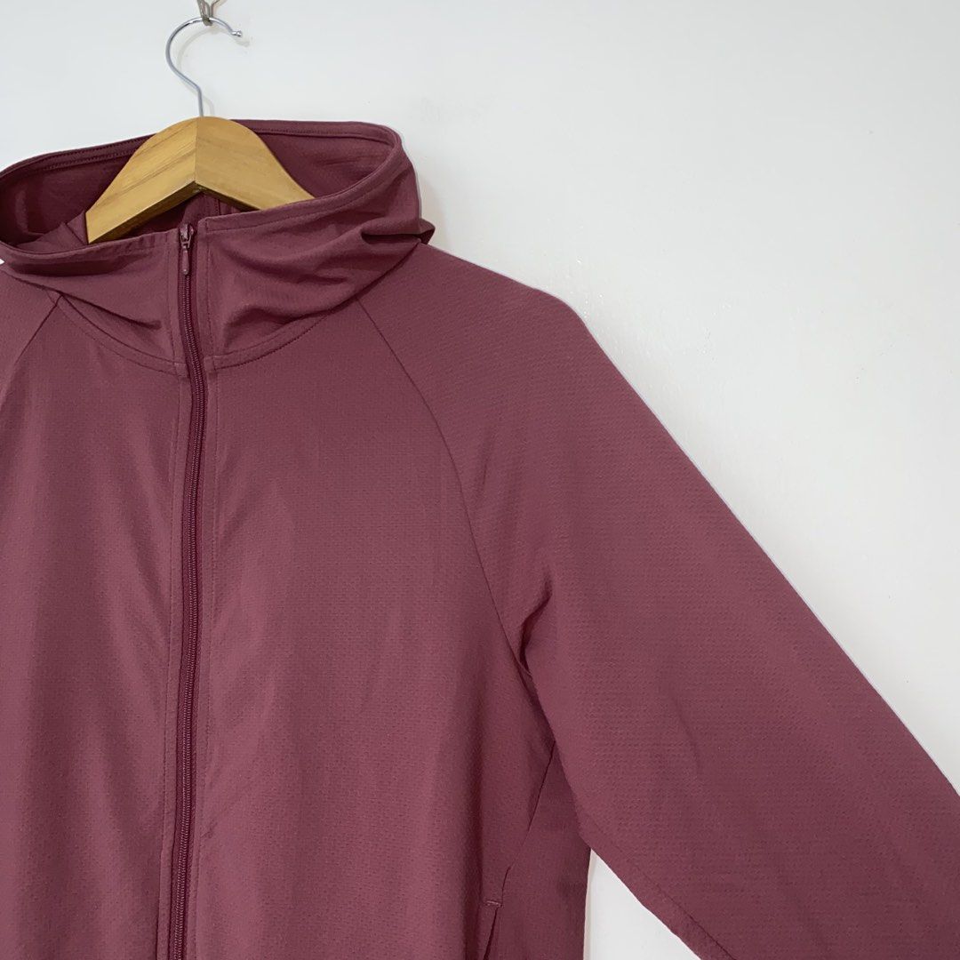 UNIQLO airism active jacket (Category: Coats, Jackets and Outerwear) located in San Jose del Monte. Submitted by mamiracky (Listing ID 1469265253, Image 3). Description: .