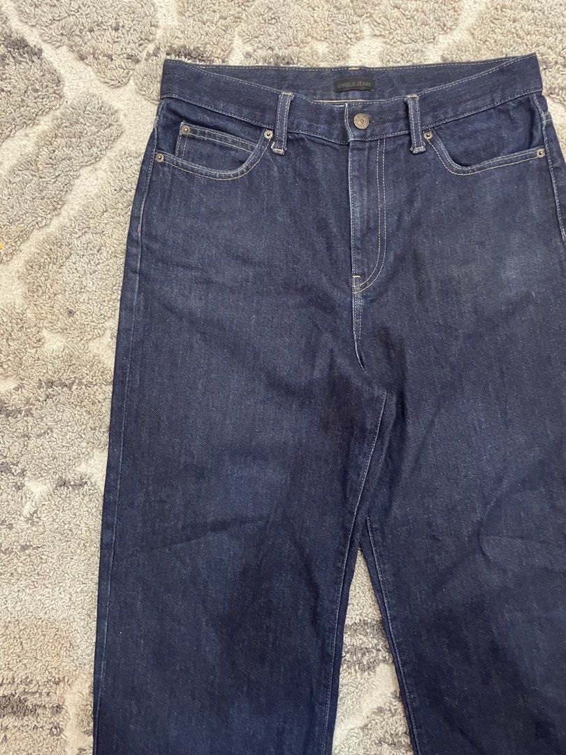 Uniqlo Baggy Jeans (Category: Jeans) located in Baguio. Submitted by eryday.garments (Listing ID 1469178686, Image 3). Description: No Issues Just an Altered hem Measurements: Waistline: 30 Length: 38 Hem: 10.