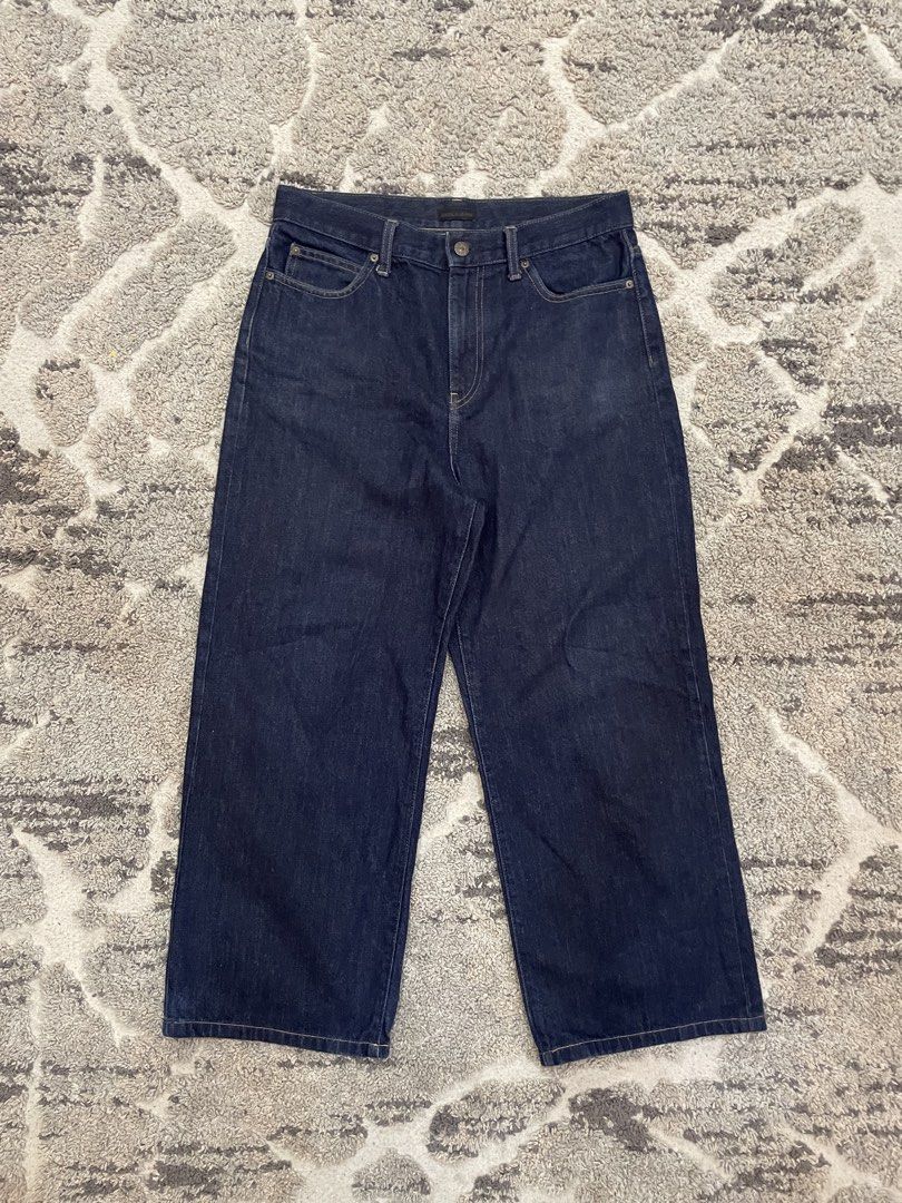 Uniqlo Baggy Jeans (Category: Jeans) located in Baguio. Submitted by eryday.garments (Listing ID 1469178686, Image 2). Description: No Issues Just an Altered hem Measurements: Waistline: 30 Length: 38 Hem: 10.