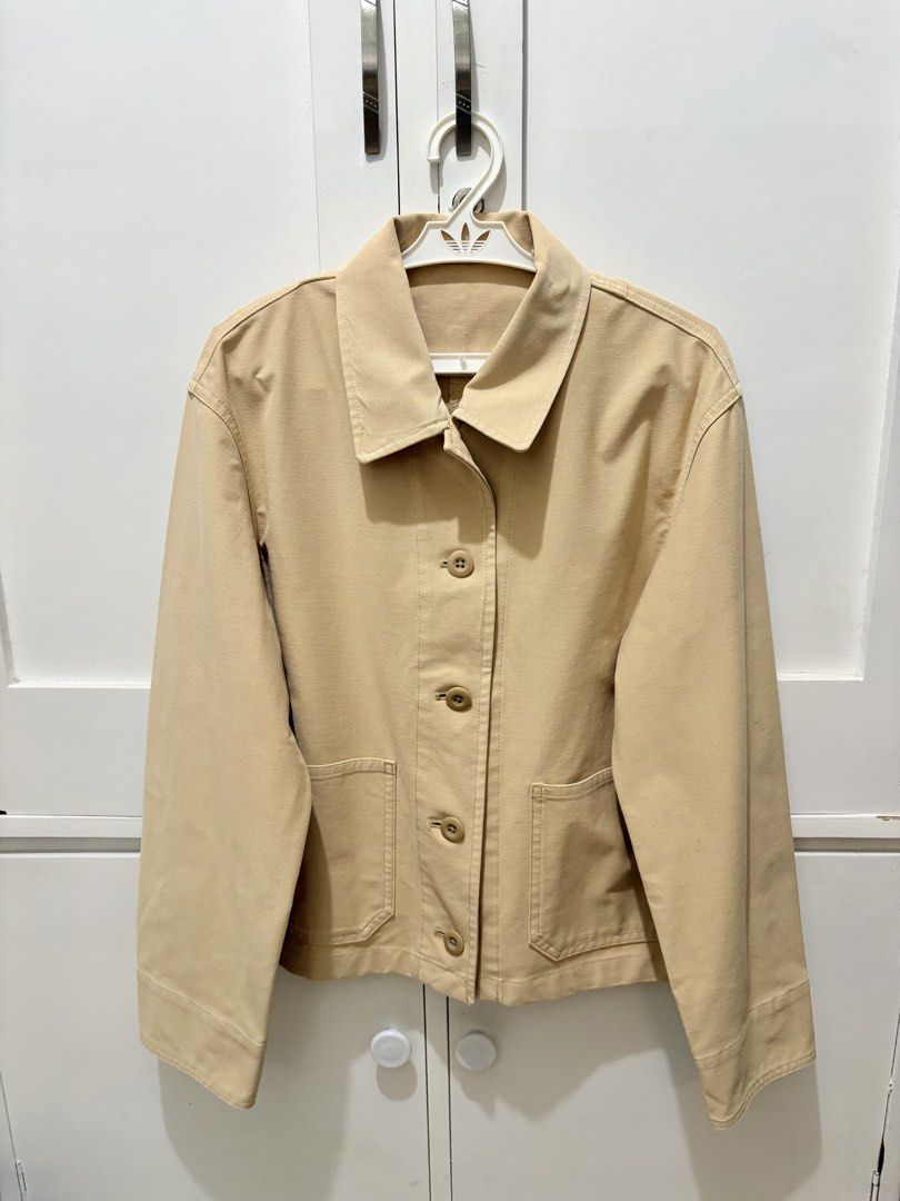 Uniqlo Beige Canvas Workwear Jacket Size M (Category: Coats, Jackets and Outerwear) located in Taguig. Submitted by kiiimmy_ (Listing ID 1469202082, Image 2). Description: - Brand/Model: Uniqlo Utility Jacket - Color: Versatile beige - Size: Medium (tag attached) - Material: Durable canvas fabric - Features: Button-up front, standard collar, button cuffs, two large patch pockets - Origin: Made in China - Condition/Style: Clean neutral color, grea
