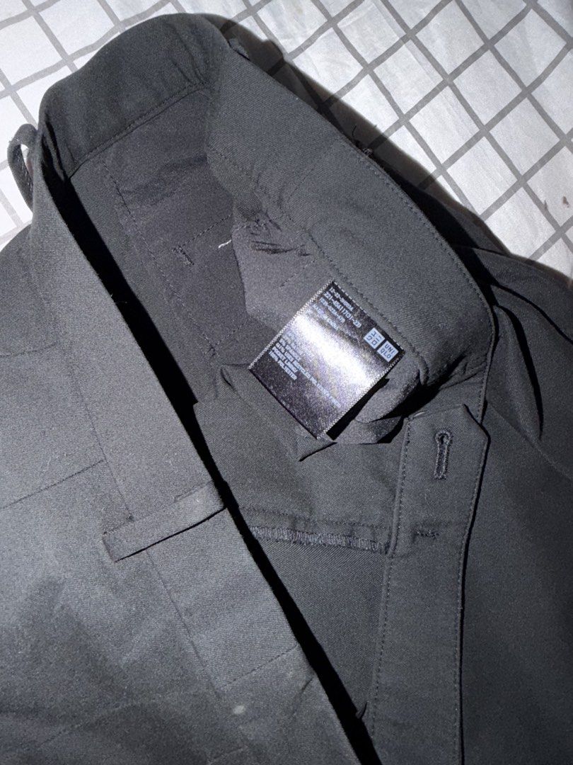 Uniqlo Black Smart Ankle Pants (Category: Chinos) located in Manila. Submitted by pinkyswearshop2.0 (Listing ID 1469238741, Image 3). Description: .