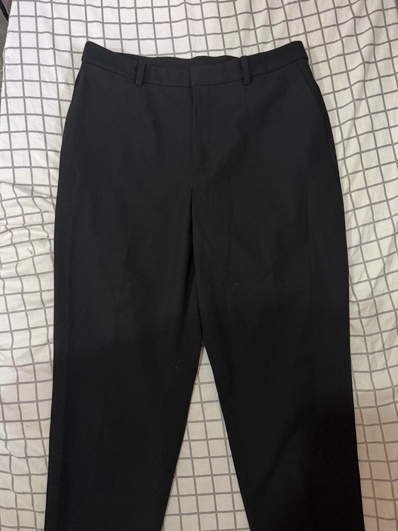 Uniqlo Black Smart Ankle Pants (Category: Chinos) located in Manila. Submitted by pinkyswearshop2.0 (Listing ID 1469238741, Image 2). Description: .
