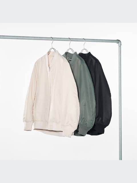 Uniqlo blouson jacket (Category: Coats, Jackets and Outerwear) located in Quezon City. Submitted by swift_kenjie (Listing ID 1469265642, Image 2). Description: .