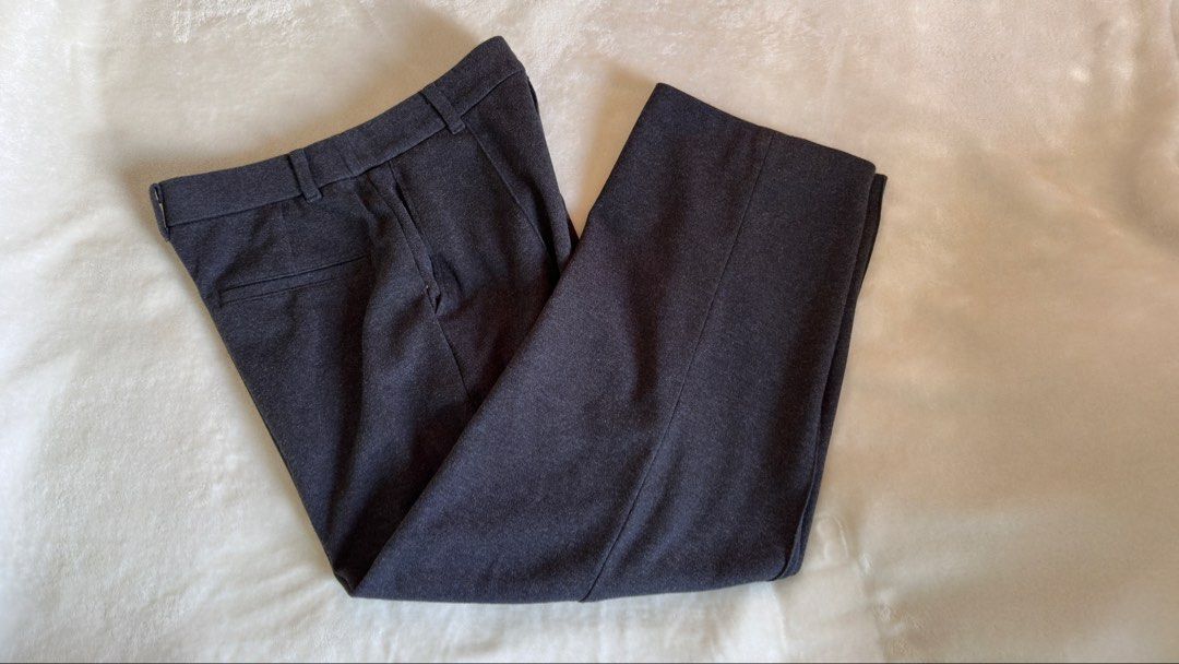 UNIQLO Brushed Jersey Wide Pants (Category: Trousers) located in Manila. Submitted by rgnkyle (Listing ID 1469205658, Image 2). Description: Color: Dark grey Size: M on tag (Waist: 63-69 cm, Hips: 88-94 cm).