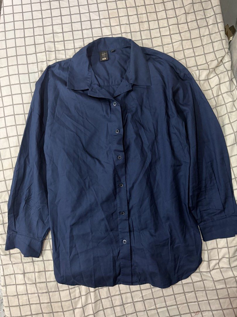 Uniqlo button-down long-sleeve shirt (Category: Tshirts & Polo Shirts ) located in Manila. Submitted by pinkyswearshop2.0 (Listing ID 1469237884, Image 2). Description: .