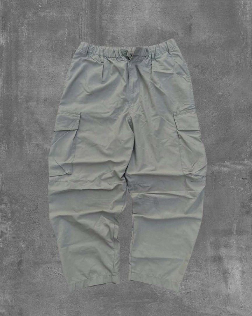 Uniqlo Cargo Pants Olive Green Size S (Category: Jeans) located in Santa Rosa. Submitted by truecat.9d0628 (Listing ID 1469322652, Image 1). Description: - Brand: Uniqlo - Item: Cargo Pants - Color: Olive Green - Size: Small (S) - Material: Cotton and nylon blend - Waist: Elastic with adjustable drawstring - Pockets: Multiple utility pockets on the sides - Fit: Relaxed fit through the leg - Origin: Made in China.