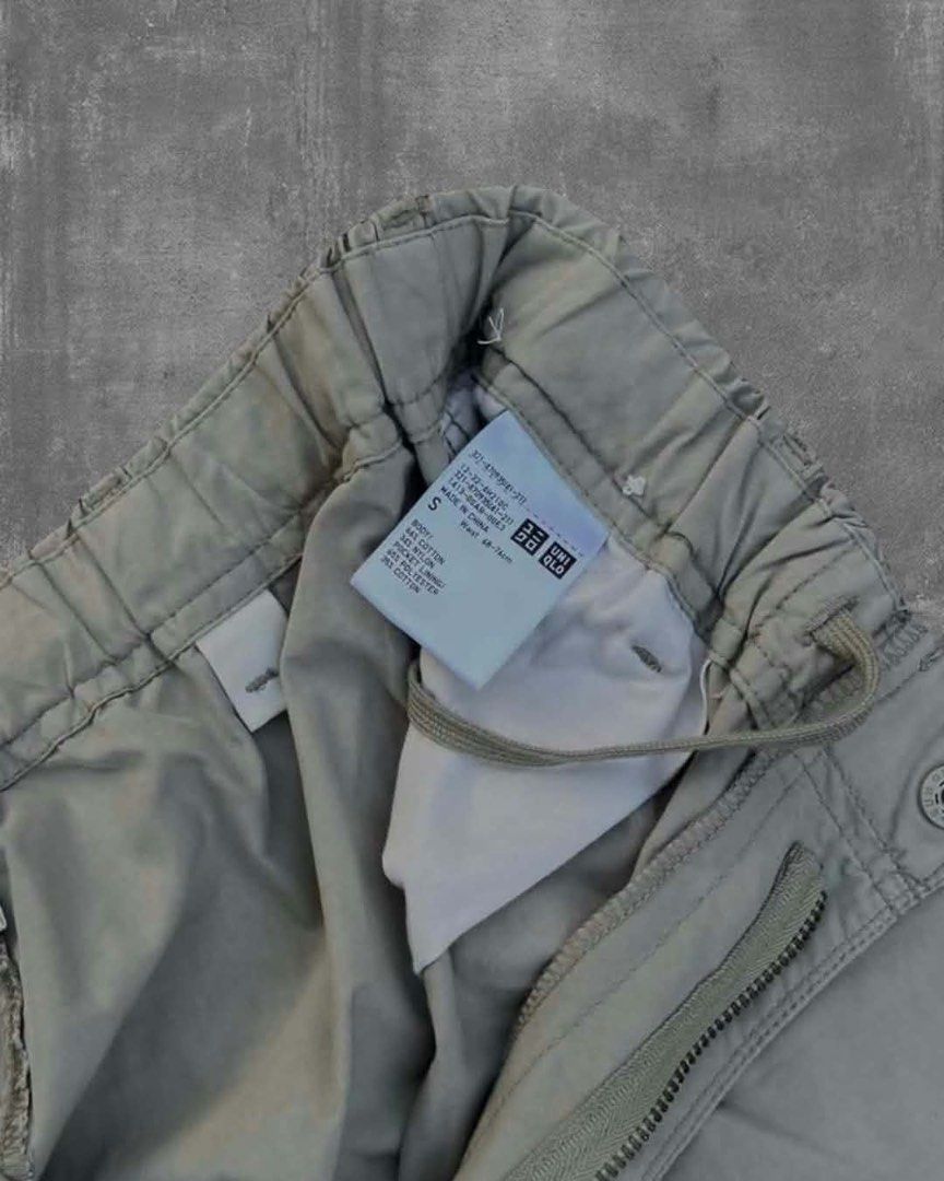 Uniqlo Cargo Pants Olive Green Size S (Category: Jeans) located in Santa Rosa. Submitted by truecat.9d0628 (Listing ID 1469322652, Image 2). Description: - Brand: Uniqlo - Item: Cargo Pants - Color: Olive Green - Size: Small (S) - Material: Cotton and nylon blend - Waist: Elastic with adjustable drawstring - Pockets: Multiple utility pockets on the sides - Fit: Relaxed fit through the leg - Origin: Made in China.