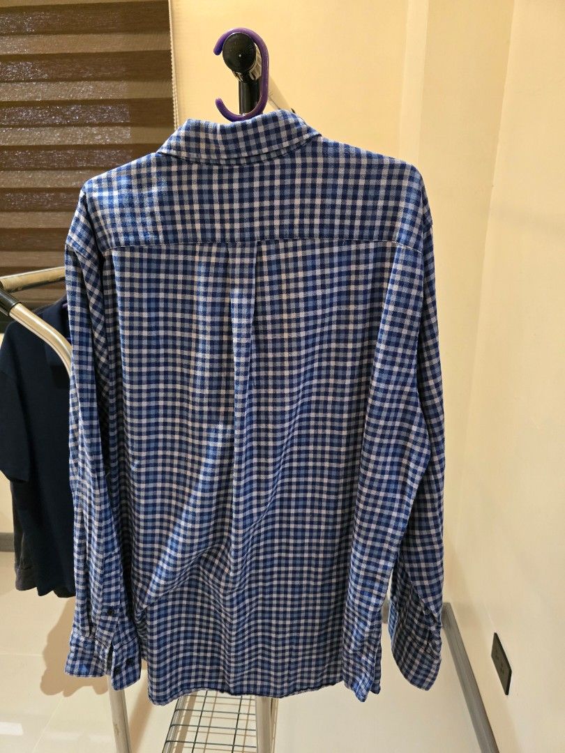 Uniqlo Checkered Flannel (Category: Formal Shirts) located in Baguio. Submitted by carinoshawn (Listing ID 1469239585, Image 3). Description: Uniqlo Checkered Flannel Used but good condition 24x29.