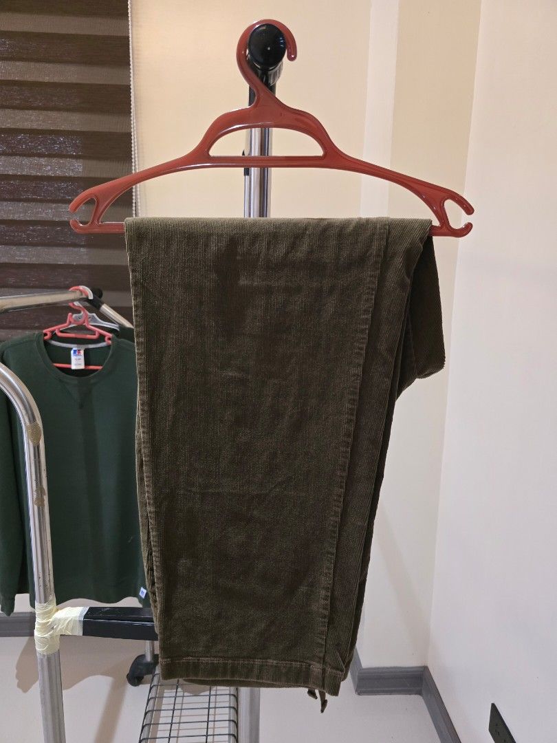 Uniqlo Corduroy Pants (Category: Trousers) located in Baguio. Submitted by carinoshawn (Listing ID 1469237831, Image 1). Description: Uniqlo Corduroy Pants Dark Brown Used 2-3 times only XL.