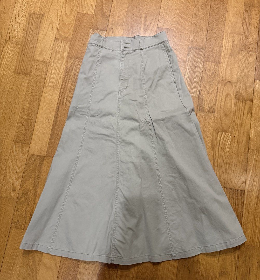 Uniqlo Cotton Skirt (Category: Skirts) located in Muntinlupa City. Submitted by caroucella (Listing ID 1469220618, Image 2). Description: Uniqlo Khaki 64cm waist, 91cm hip (Tag size) 97% cotton, 3% spandex High-waisted with flared silhouette Double button closure, front zipper, and two side pockets Excellent, versatile neutral piece Waist 26inches.