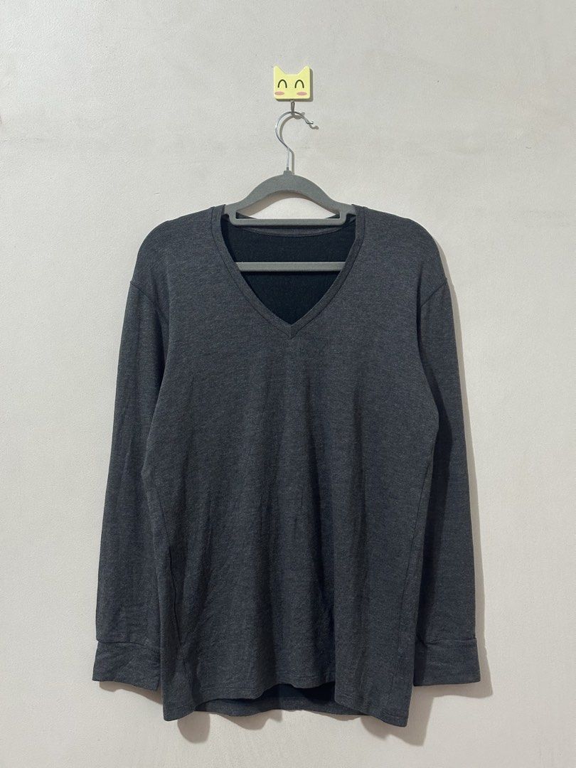 Uniqlo Dark Gray Extra Warm Heat Tech Men Medium (Category: Sets & Coordinates) located in Balanga. Submitted by winterlab_ph (Listing ID 1469282640, Image 1). Description: B364.