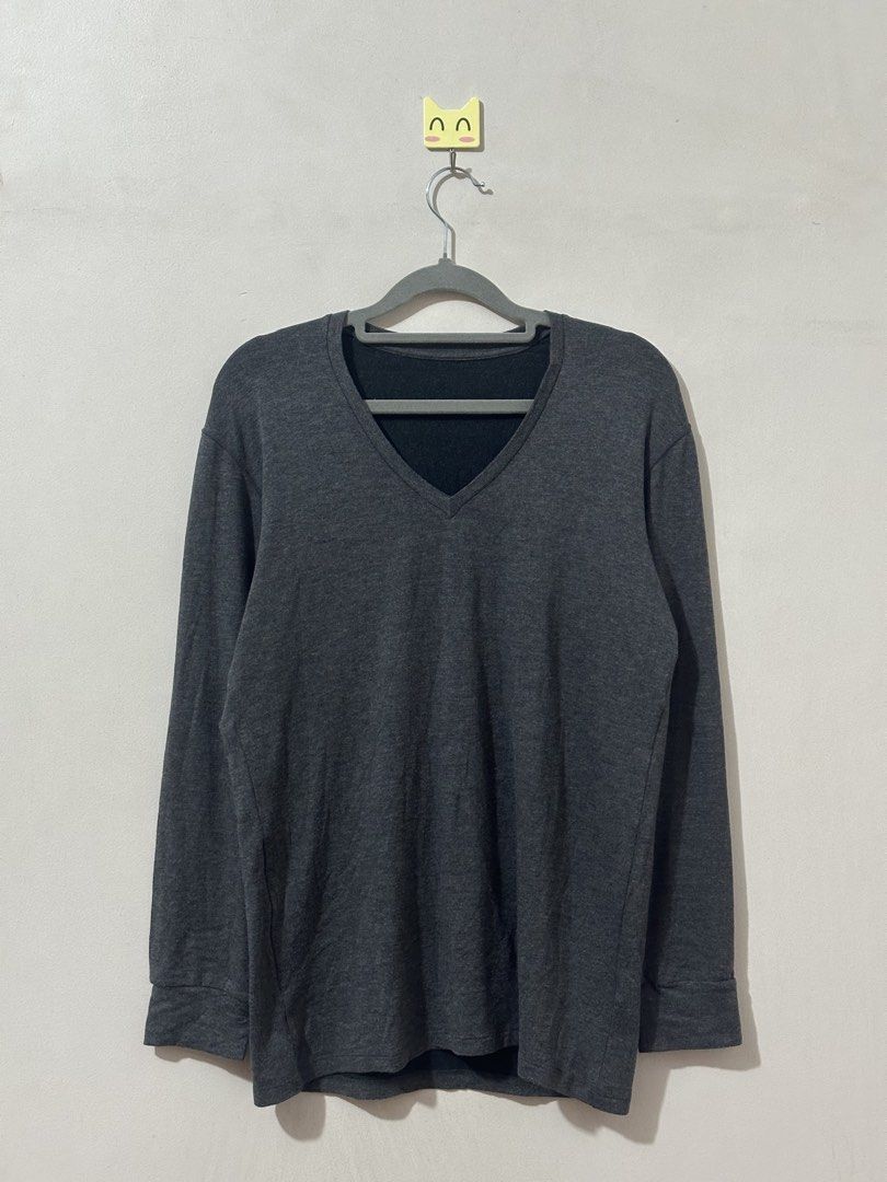 Uniqlo Dark Gray Extra Warm Heat Tech Men Medium (Category: Sets & Coordinates) located in Balanga. Submitted by winterlab_ph (Listing ID 1469282640, Image 2). Description: B364.