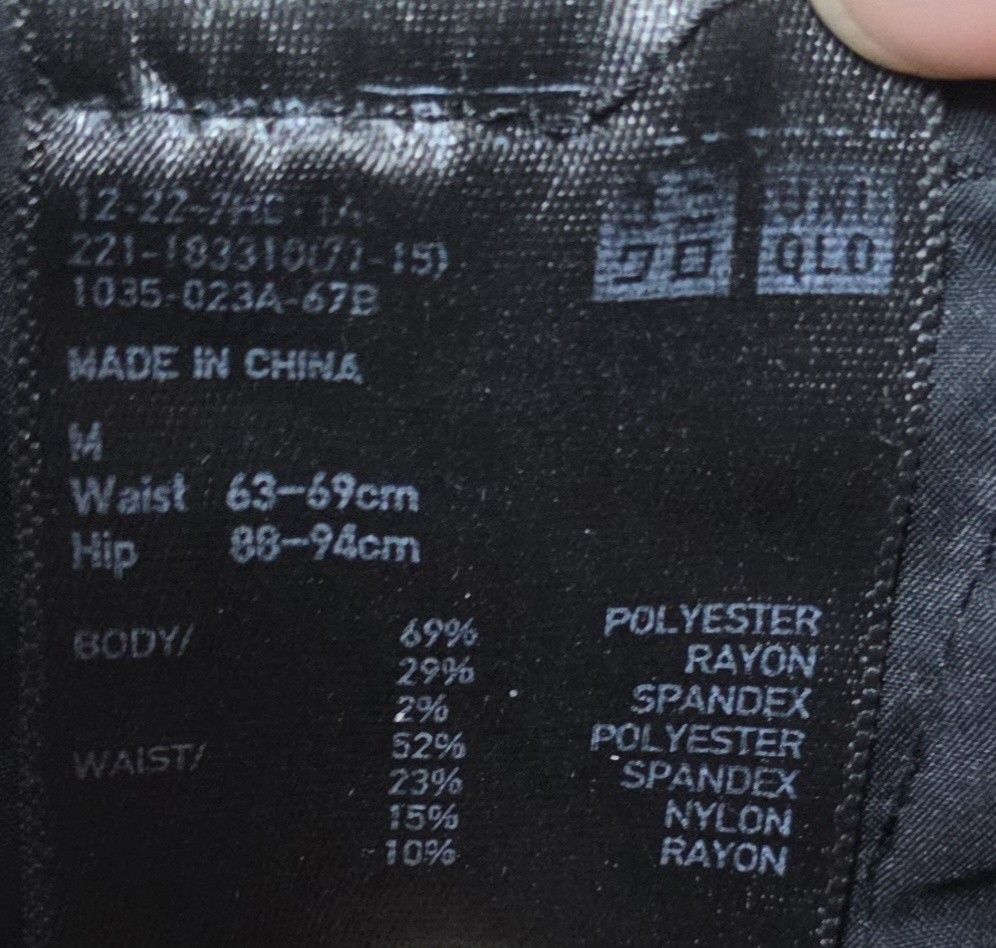 Uniqlo Ezy Ankle Pants (Category: Other Bottoms) located in Manila. Submitted by esamd (Listing ID 1469315645, Image 3). Description: UNIQLO Size: Medium EZY Tapered Ankle Pants in Black.