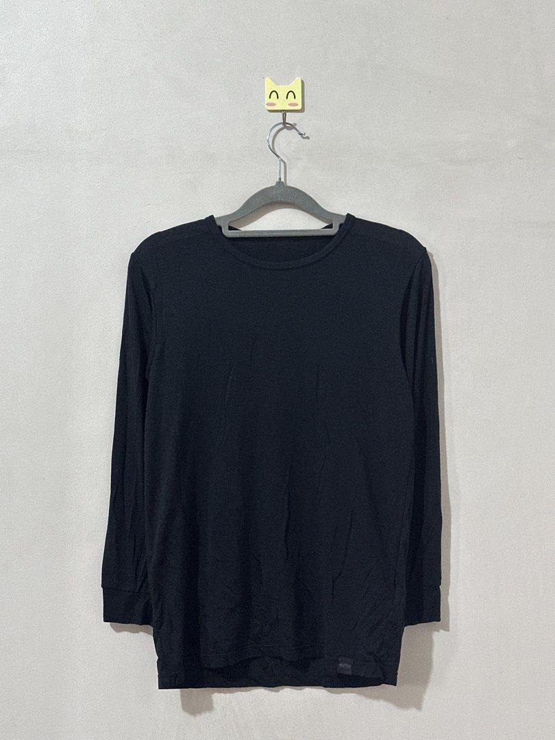 Uniqlo Heat Tech Men Small (Category: Sets & Coordinates) located in Balanga. Submitted by winterlab_ph (Listing ID 1469196911, Image 3). Description: B349.